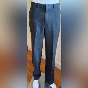 Haggar Gentle Men’s Fit. Grey Casual Pants . Straight Front. Straight Leg Sz. 32